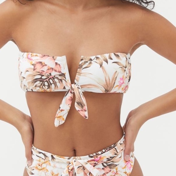 Billabong Bikini Top new with tags!!! Size Large - Picture 1 of 3